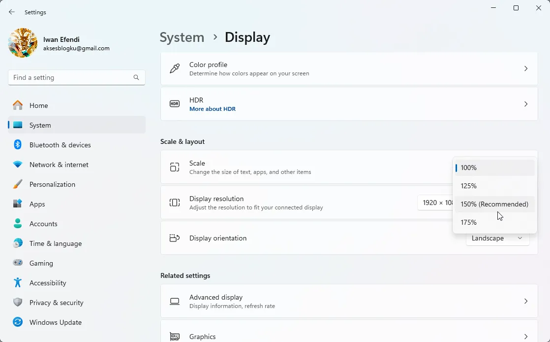 Windows 11 display settings highlighting display resolution and scale options.